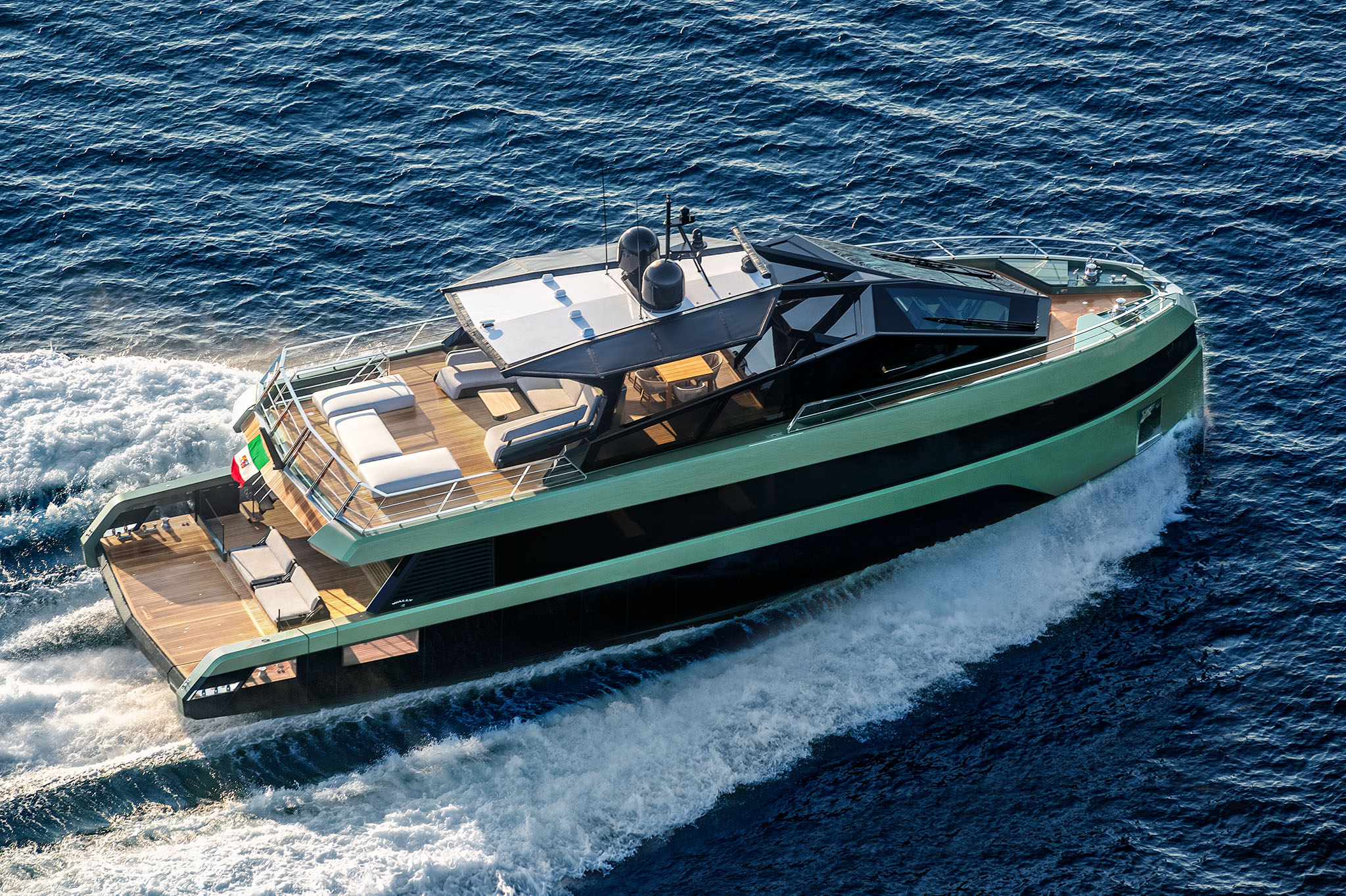 Length: 23.99m (78ft 8in) | Guests: 20